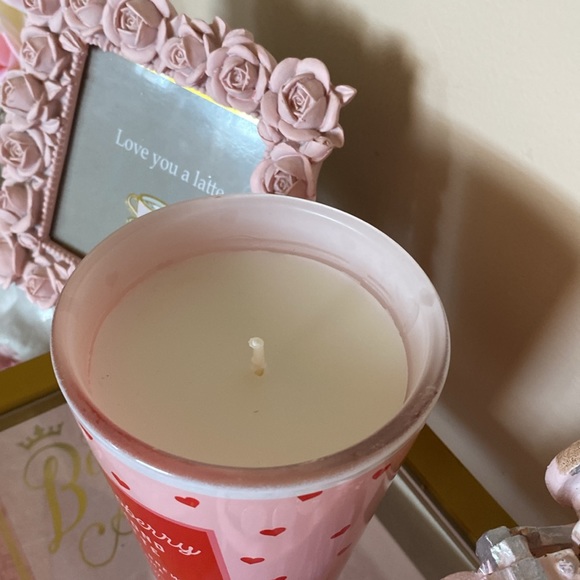 Raspberry Almond Latte coffee cup candle - Picture 2 of 2